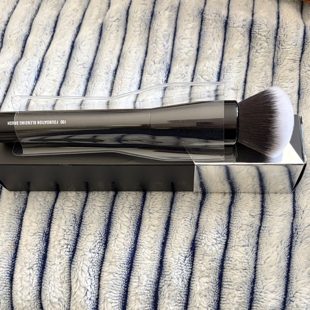 IL Makiage Foundation Blending Brush NIB